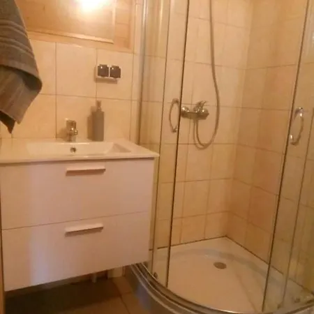 Domek Letniskowy 6 Osobowy Drewniany Z Bezposrednim Zejsciem Nad Jezioro Wilczynskie Swietne Basen Pomost Rowerki Wodne I Kajaki Bezplatnie, Duzy Plac Zabaw I Wiele Innych Udogodnien * Swietne